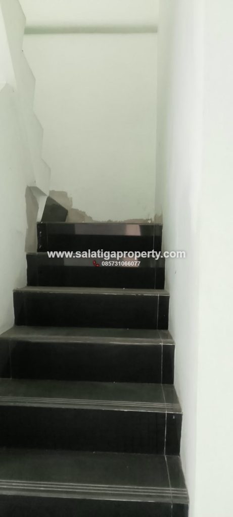 SEWA RUMAH DENGAN VIEW MERBABU DI SALATIGA