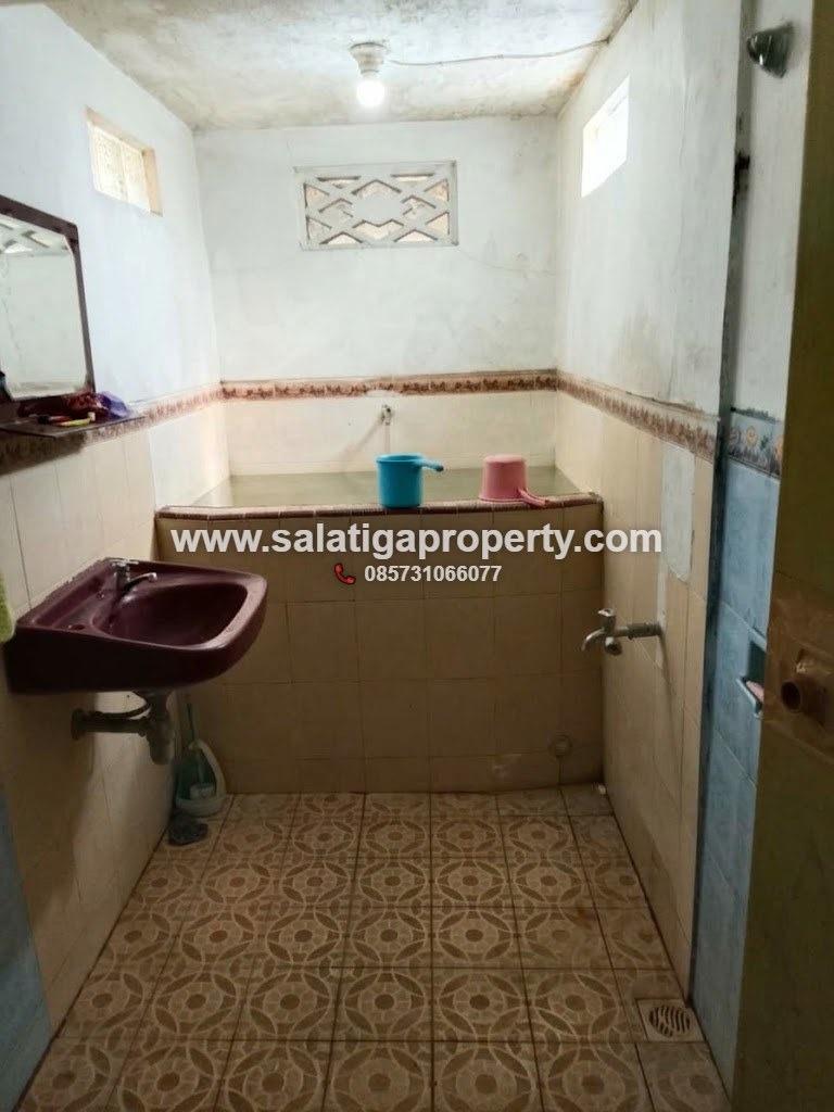 JUAL RUMAH MURAH DI SRATEN DENGAN SISA LAHAN LUAS