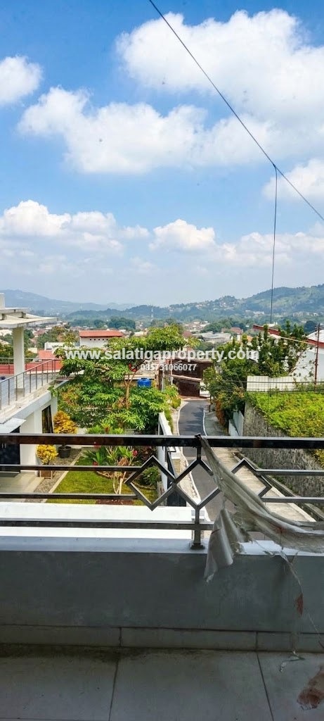 SEWA RUMAH DENGAN VIEW MERBABU DI SALATIGA