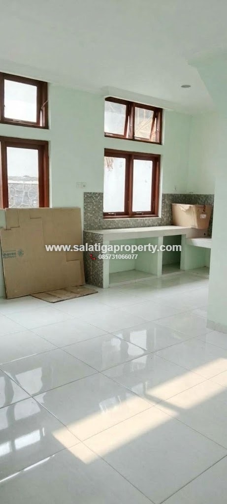SEWA RUMAH DENGAN VIEW MERBABU DI SALATIGA