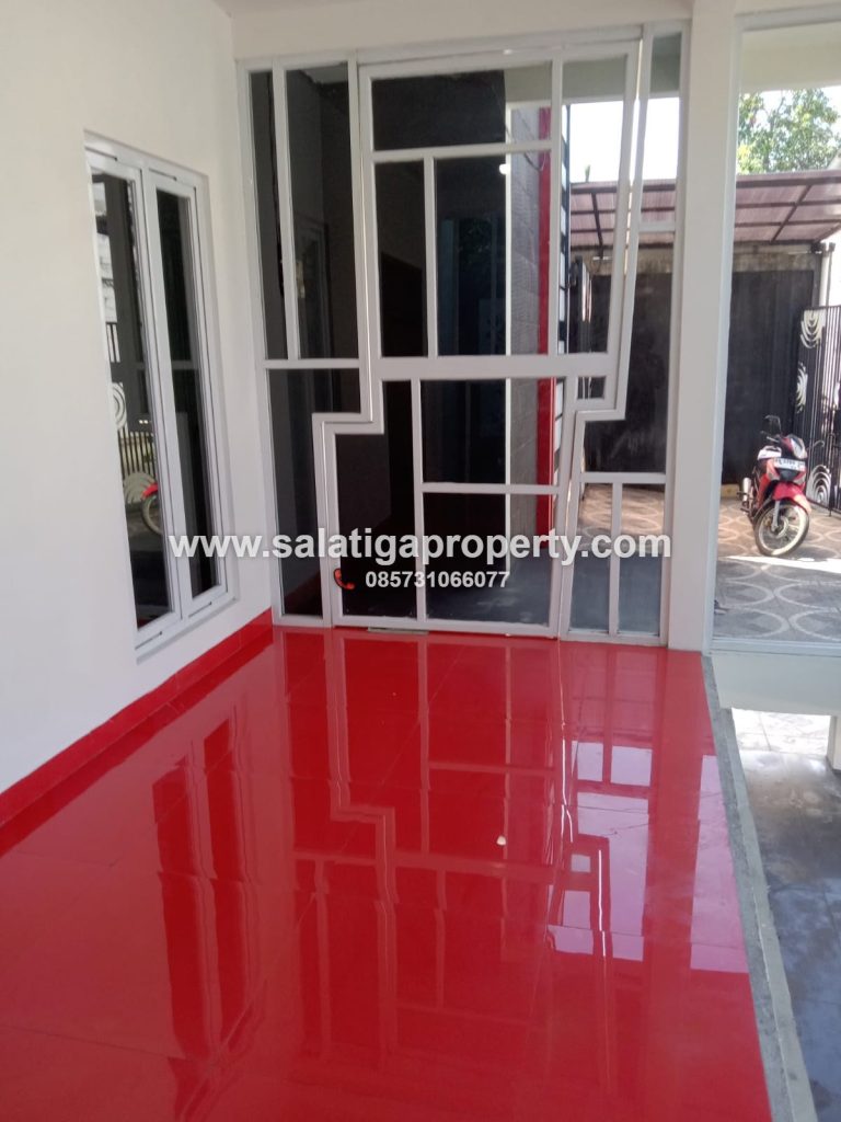 JUAL RUMAH MEWAH UNIK DI KARANGGEDE