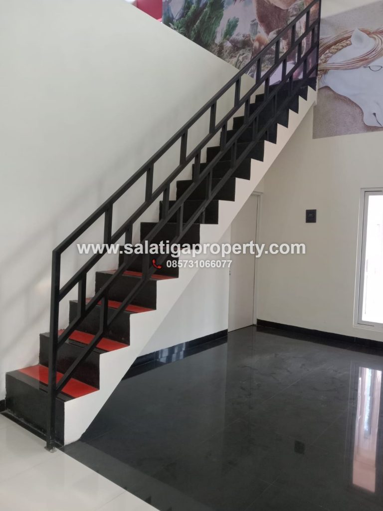 JUAL RUMAH MEWAH UNIK DI KARANGGEDE