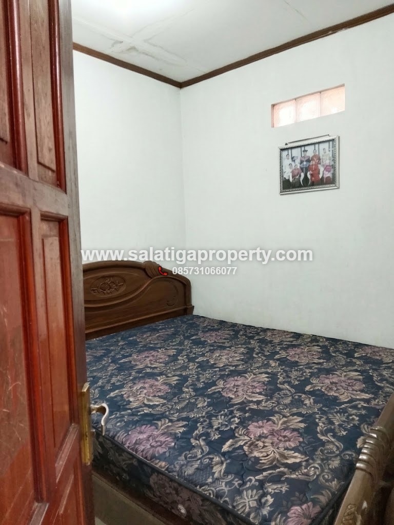 JUAL RUMAH MURAH DI SRATEN DENGAN SISA LAHAN LUAS