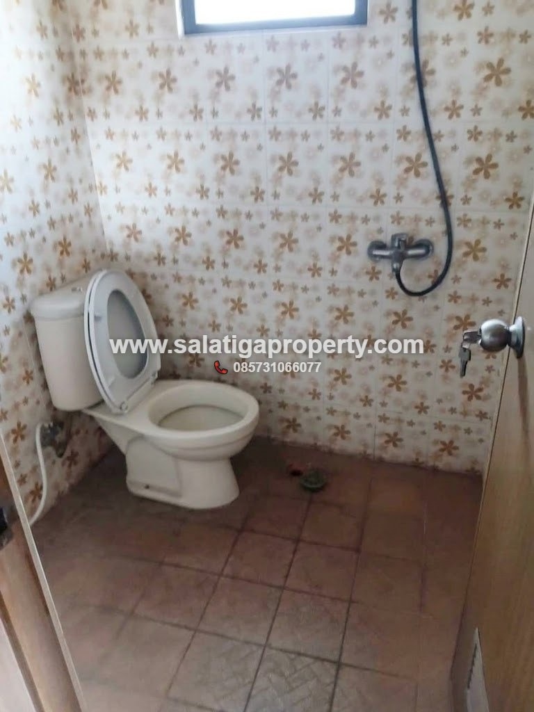 JUAL RUMAH DI CEBONGAN SALATIGA DEKAT JALAN UTAMA
