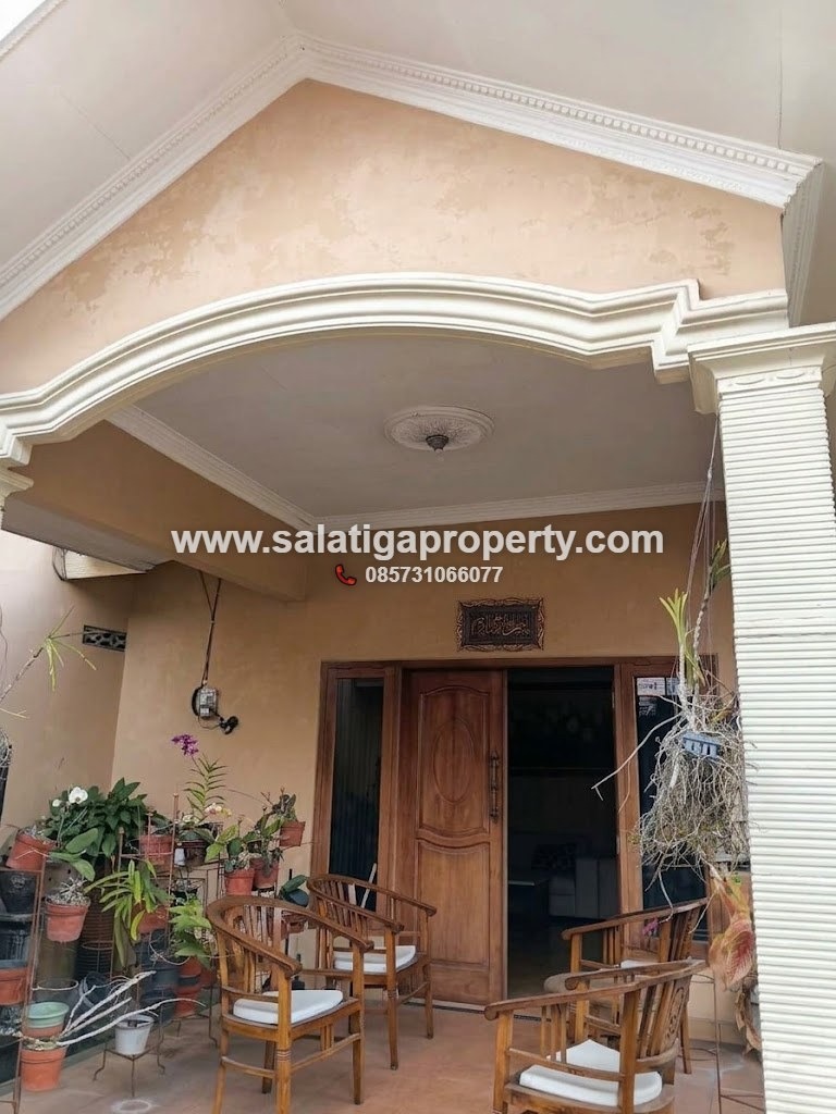 JUAL RUMAH DI CEBONGAN SALATIGA DEKAT JALAN UTAMA